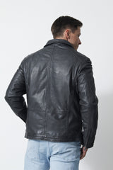 Herren Lederjacke Lammnappa in anthrazit hochschließbar zwei Brusttaschen mit Stehkragen