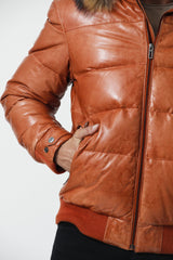 Herren Daunenlederjacke aus Lammnappa orange mit abnehmbarer Kapuze mit Finnraccoonstreifen