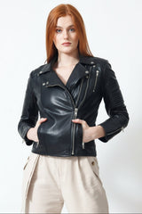 Damen Biker Lederjacke schwarz Lammnappa mit Steppnähte und viele Zipper