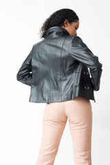 Kurze raffinierte Damen Lederjacke aus Lammnappa in schwarz versetzter Reißverschluss