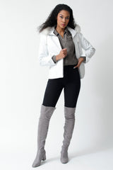 Kurze weiße Damen Lederjacke in Lammnappa mit Kapuze und Blaufuchsrand