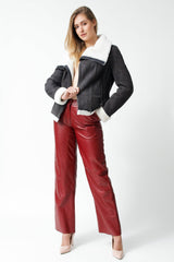 Kurze Damen Lammfelljacke tailliert und mit Reißverschluss