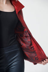 Kurze duenne Damen Lederjacke aus Lammnappa rot tailliert ohne Wattierung