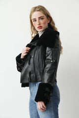 taillierte kurze Damen Lederjacke mit Lammfellanteile in schwarz