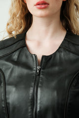 Kurzer Damen Bolero schwarz aus Lammnappa ohne Kragen und tailliert