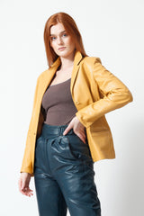 Kurze Damen Lederjacke als Blazer tailliert aus Lammnappa in Gelb