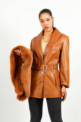 Längere Damen Lederjacke aus Lammnappa mit Blaufuchskragen in cognac