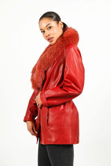 Längere Damen Lederjacke aus Lammnappa mit Blaufuchskragen in Kirschrot