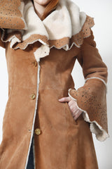 echter langer Damen Lammfellmantel mit großem Kragen und Lochmuster