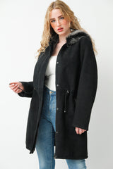 Echte Damen Lammfelljacke mit Kapuze in schwarz mit Reißverschluss