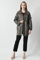 Dünne Übergangslederjacke in Lammnappa für Damen mit Musterung und 5 Knöpfe