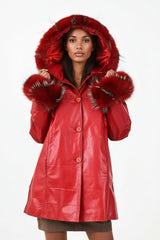 Lange Damen Lederjacke Rindnappa in rot mit Kapuze und Fellverbrämungen