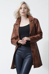 Trenchcoat in der Farbe braun, leichter Damen Ledermantel mit Gürtel