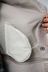 Lange teilbare Damen Lammfelljacke zweifarbig beige creme mit Stehkragen