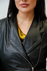 lange Damen Lederjacke schwarz aus echtem Lammnappa in taillierter Passform