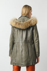 Langer Damen Lederparka Lammnappa Khaki vintage mit Finnraccoon Kapuze