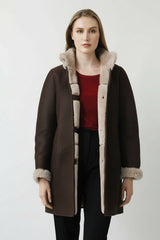 Lange Damen Lammfell Jacke in Braun mit helles Lammfell innen