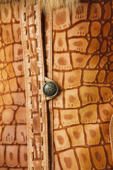 Extravagante Lederjacke in cognac und Croco-Optik aus Lammnappa mit Pelzkragen