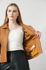 Handschuhweiche kurze echte Damen Lederjacke in Lammnappa in cognac