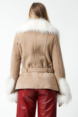 leichte Lammfelljacke für Damen in heller Optik mit Gürtel und echtem weißem Pelz