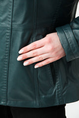 Kurze duenne Damen Lederjacke aus Lammnappa Althema tailliert ohne Wattierung