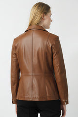 Taillierte Damen Lederjacke aus weichem Lammnappa Braun-Brandy zum Knöpfen