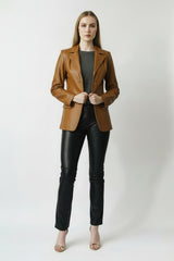 Eleganter Damen Lederblazer aus weichem Lammnappa tailliert in cognac