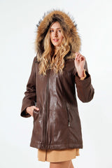 Damen Lederparka aus Lammnappa Zimt mit Kapuze und Finnraccoon Echtpelz