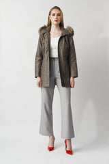 Leichter warmer Damen Parka mit Steppfutter und weichem Lammnappa mit Kapuze