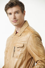 Federleichte längere Herrenjacke in Cognac aus Lammnappa und viele Taschen