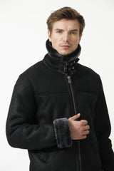 Kurze Herren Lammfelljacke in schwarz mit Reißverschluss hoch schliebar