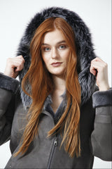 längere Damen Lammfelljacken mit Kapuze in Leipzig bei Leder-Schmidt