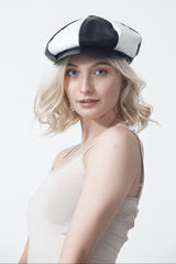 Echte Damen Leder Ballonmütze in schwarz weiß aus Lammnappa in uni