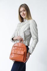 Kleiner weicher Damen Rucksack aus Rindleder in orange
