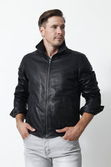 Schlichte Herren Lederjacke in Schwarz Lammnappa mit zwei Eingriffstaschen