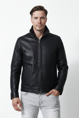 Schlichte Herren Lederjacke in Schwarz Lammnappa mit zwei Eingriffstaschen