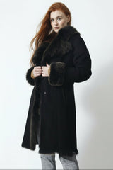 Taillierter Damen Toscana Lammfell Kurzmantel zum Knöpfen in schwarz - Leder Schmidt Online