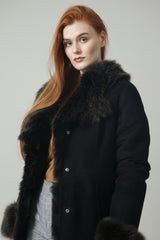 Schicker schwarzer Damen Toscana Lammfell Kurzmantel tailliertin Pelzvelour- Leder Schmidt Online