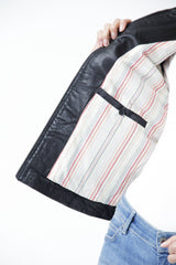 Kurze raffinierte taillierte Damen Lederjacke in Lammnappa schwarz mit Stehkragen