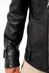 Kurze Herren Bikerstyle Lammnappalederjacke schwarz feinste Qualität mit Asymmetrischen Reißverschluss