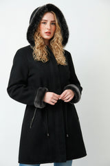 Lange Damen Merino Lammfelljacke mit Kapuze in schwarz in Pelzvelour