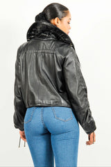 Raffinierte kurze Damenlederjacke in schwarz aus weichem Lammnappa zum knöpfen