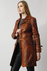 Längere Damen Lederjacke auf Figur geschnitten aus Lammnappa Kastanie gecrasht