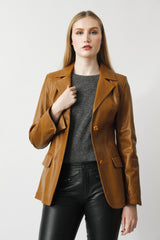 Figurbetonter Damen Leder Blazer aus feinstem Lammnappa in cognac