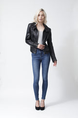 Taillierte Kurze Damenjacke in Lammnappa schwarz mit gesmokten Einsätze