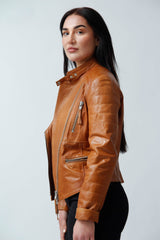 Kurze Damen Biker Style Lammnappalederjacke in Mais mit Stehkragen