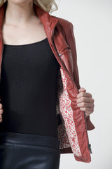 Kurze Damen Lederjacke aus weichem Lammnappa in Rot taillierter Schnitt