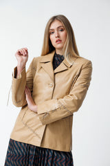 Eleganter Damen Lederblazer aus Lammnappa in camel tailliert zum knöpfen