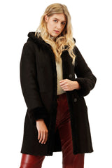 Damen Merino Lammfelljacke mit Kapuze tailliert dunkelbraun geknöpft in Pelzvelour