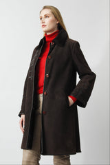 Lange braune Damen Lammfelljacke aus Merino Lammfell